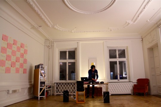 Hoa & dj-båset. Foto: John Airaksinen