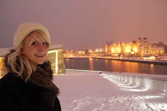 Linda & operahuset. Foto: John Airaksinen